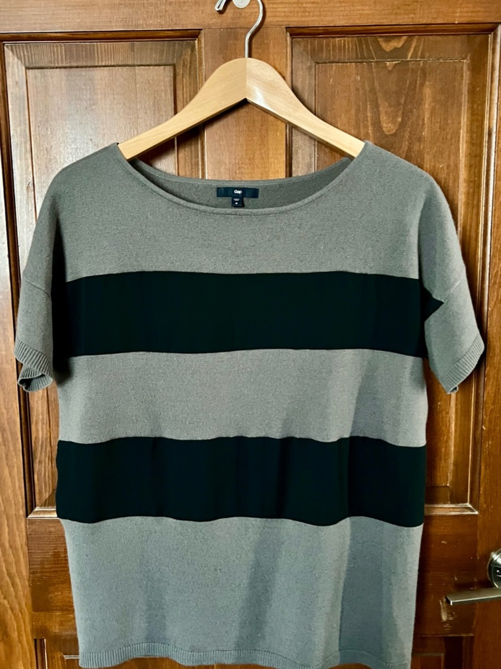 GAP Taupe and Black Crewneck Knit Top